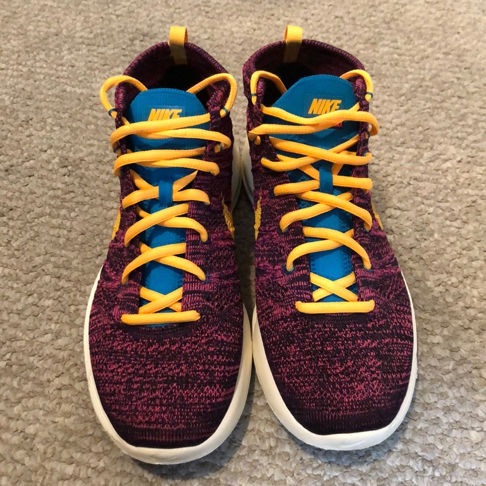NIKE Flyknit Chukka